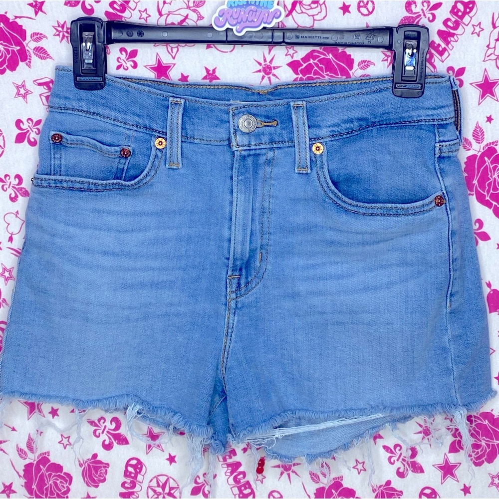 Levi’s high rise women’s shorts, light wash, size 28